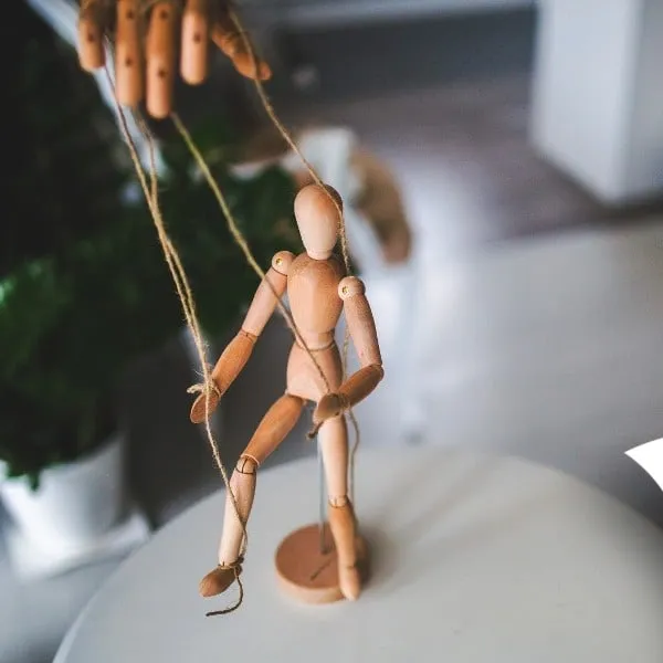 Capa do episódio #132: “Wooden Mannequin” por Kaboompics