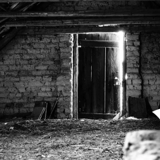 Capa do episódio #128: “Attic, Pise, Old Attic, Tile, Light, Mystery, Door” por Kincse_j